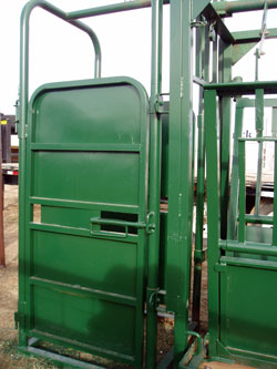 Yearling Squeeze Chute